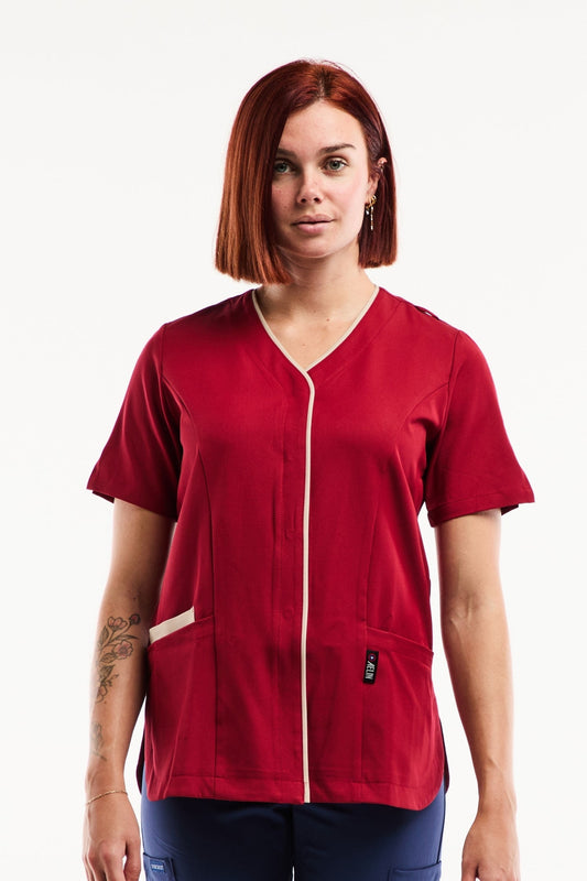 Medische damesblouse Serena – Stretch & ultrazacht - Bordeaux