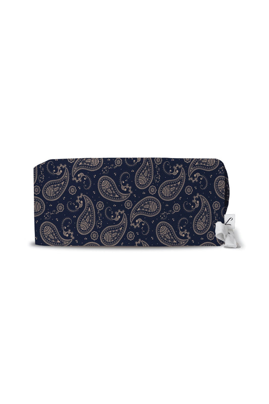 Marineblauw etui met paisleymotief van de medische muts van Aelin uit onze Art-collectie